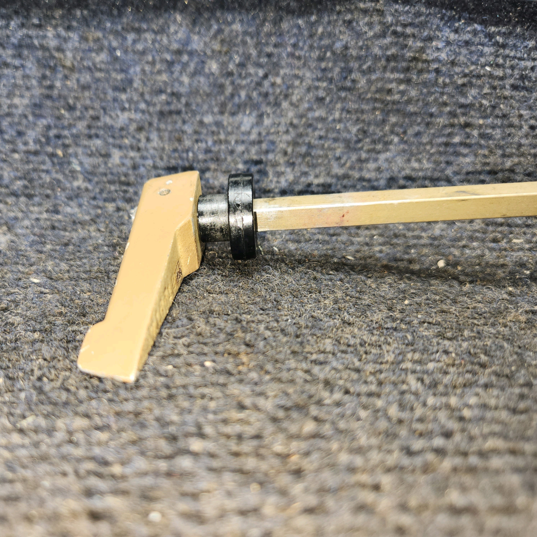 Used aircraft parts for sale, 0513120-6 Cessna 172E Selector Valve Assembly with Shaft, Handle