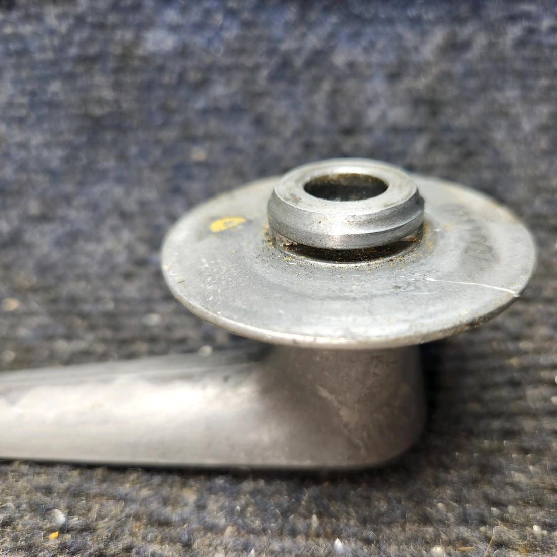 Used aircraft parts for sale, 0711027-1, 0511189-1 Cessna 172E Inside Cabin Door Handle LH or RH w/ Clip