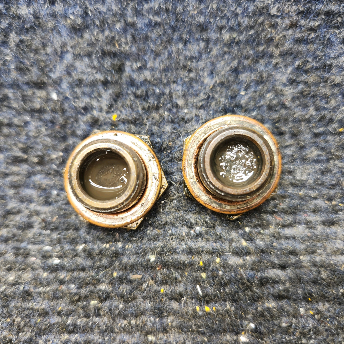 Used aircraft parts for sale, 532432 Continental O-300-D Cessna 172F Plug Sold as a set of 2