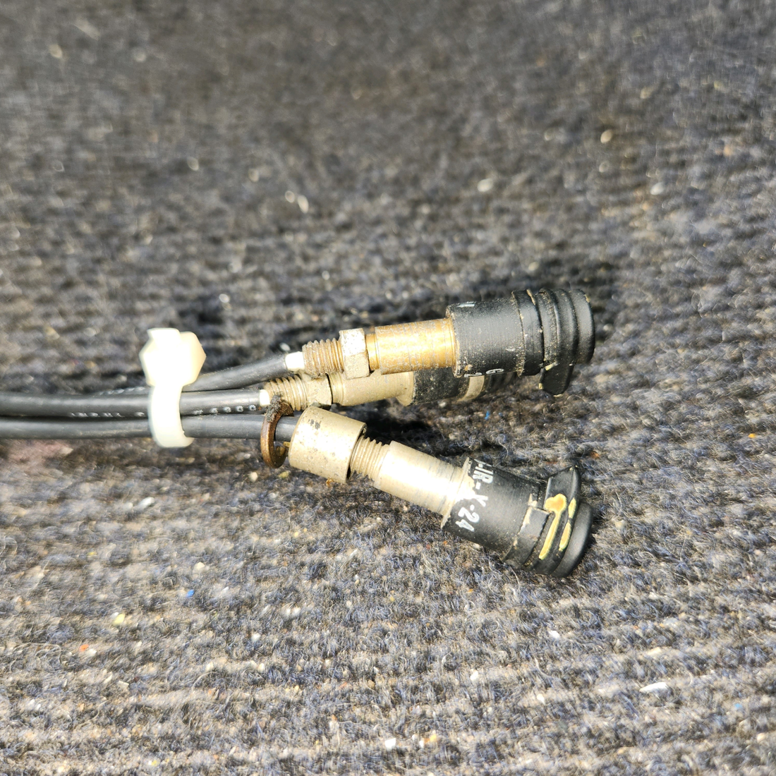 Used aircraft parts for sale, 20-0146 GRIMES Beechcraft C23 SUNDOWNER Aircraft Instrument Post Light With Red Lens - 12 Volts