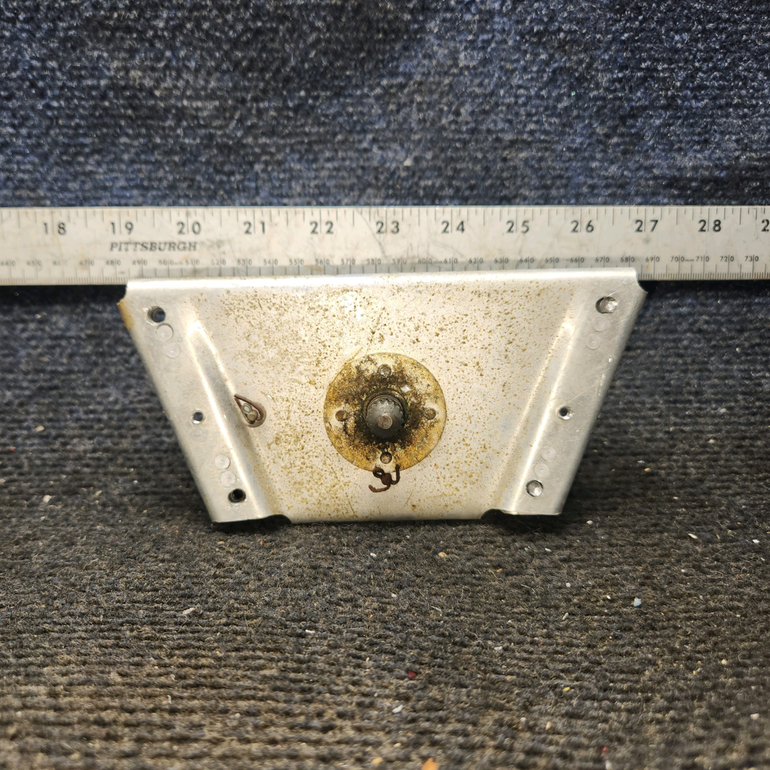 Used aircraft parts for sale, 62757-000, 62759-000, 20908-000, 62844-000 Piper PA-28-140 Trim Crank Assembly