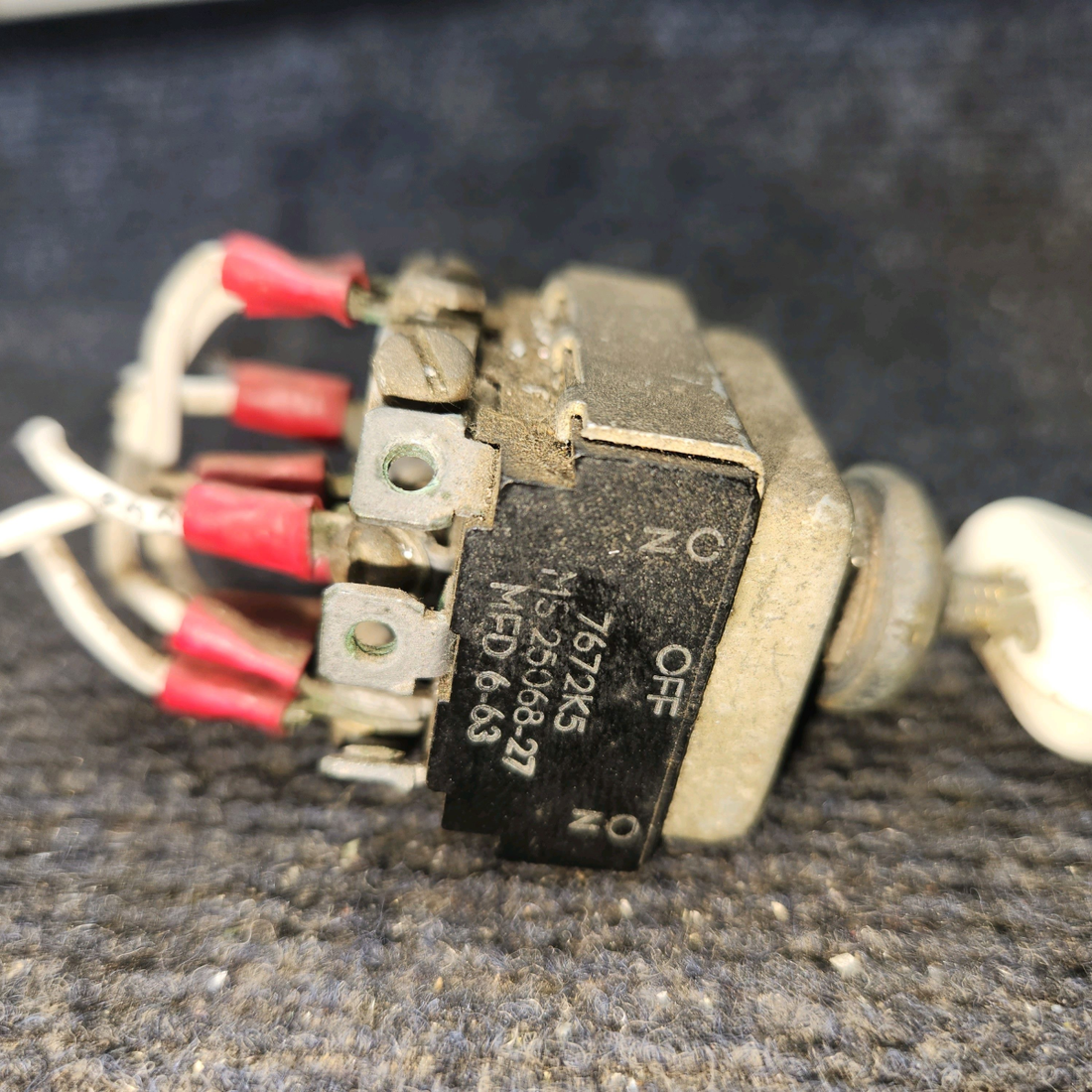 Used aircraft parts for sale, 7672K5 Eaton Cessna 182G Flap Toggle Swith