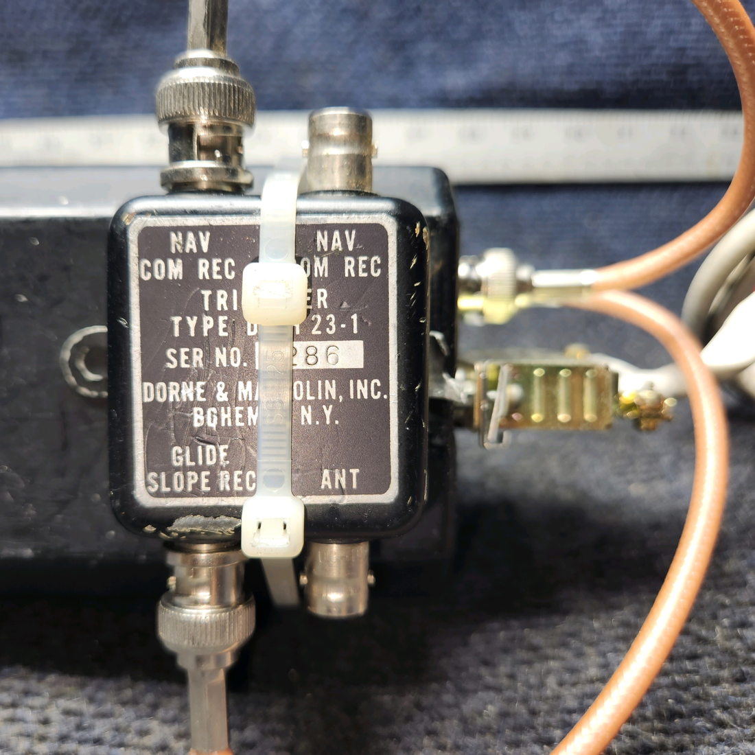 Used aircraft parts for sale, Narco Nav 122 Narco Nav 122 Piper PA28-140 Glideslope Indicator Receiver w/ Connectors