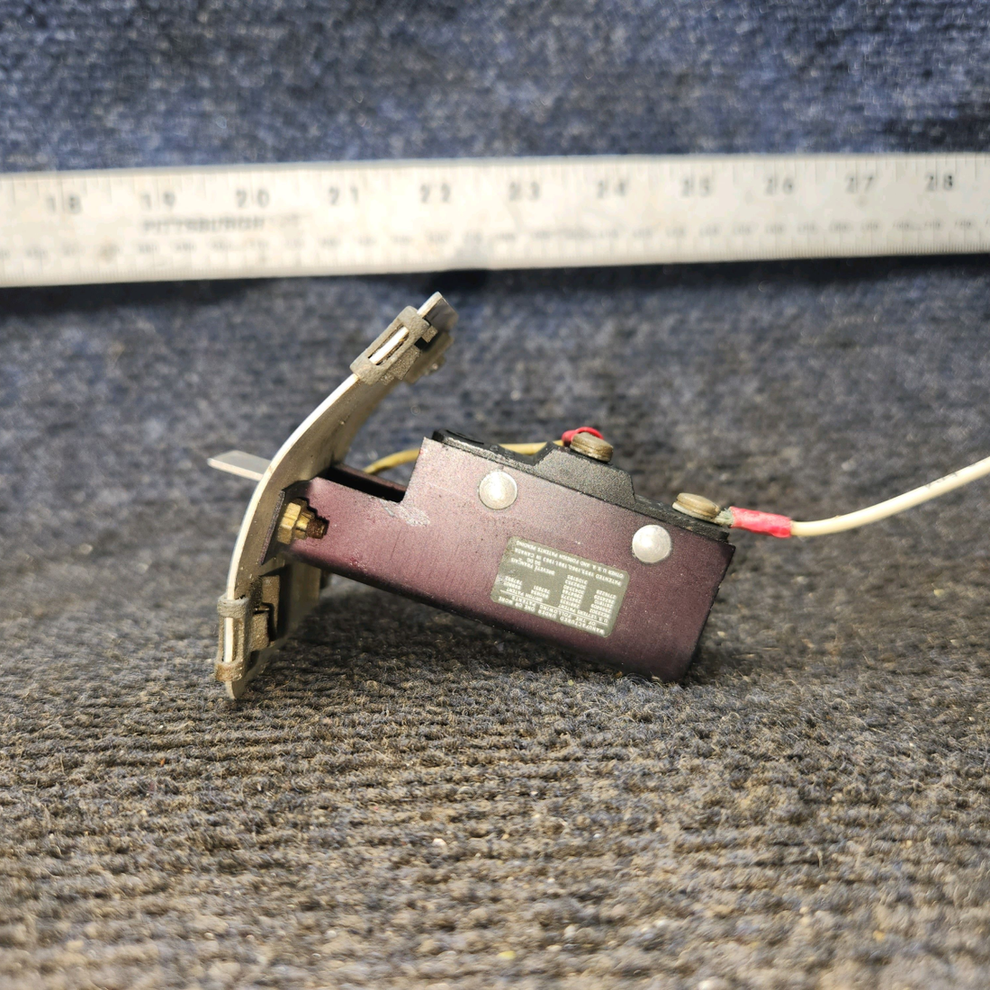 Used aircraft parts for sale, 150 Safe Flight Instruments 150 Cessna 172F Lift Detector