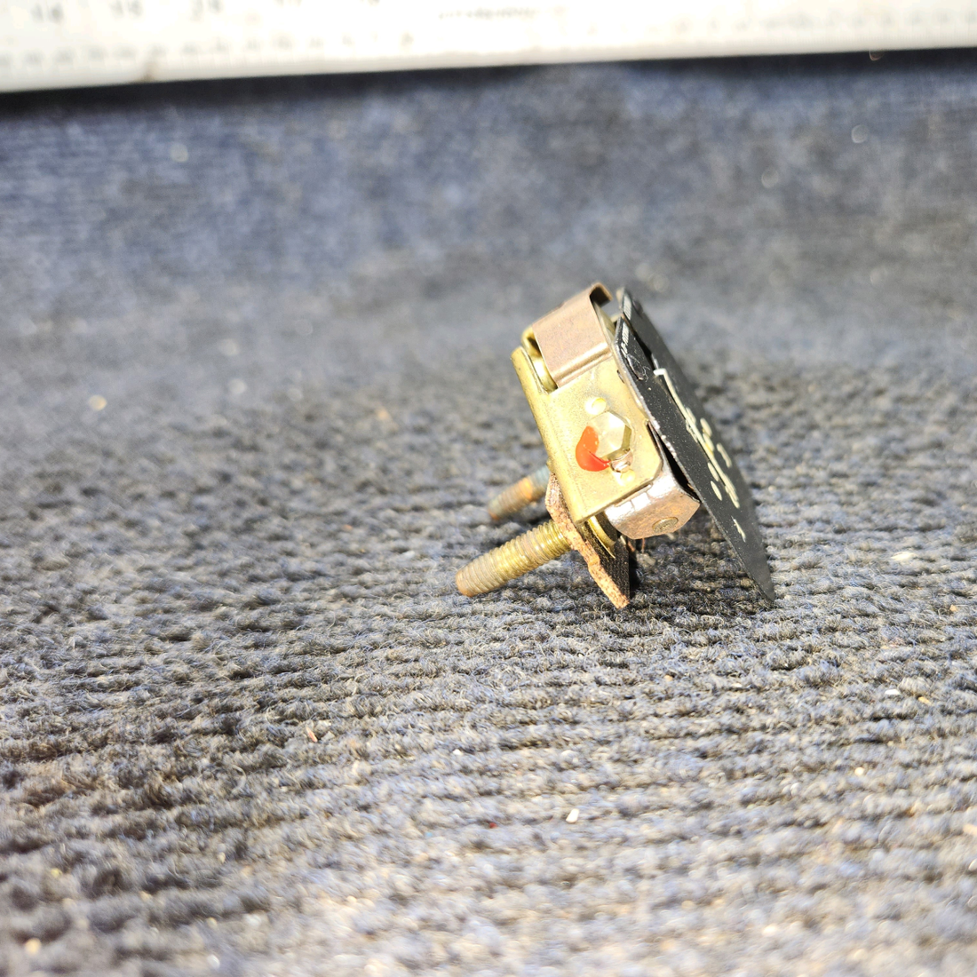 Used aircraft parts for sale, 1518333 Stewart-Warner Beechcraft Fuel Gauge Indicator (12V) Price per each.