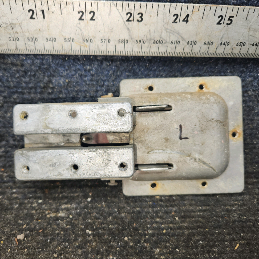 Used aircraft parts for sale, 0511258-2 cessna 150G Cabin Door Latch Housing Assy – LH or RH (Minus Bolt)