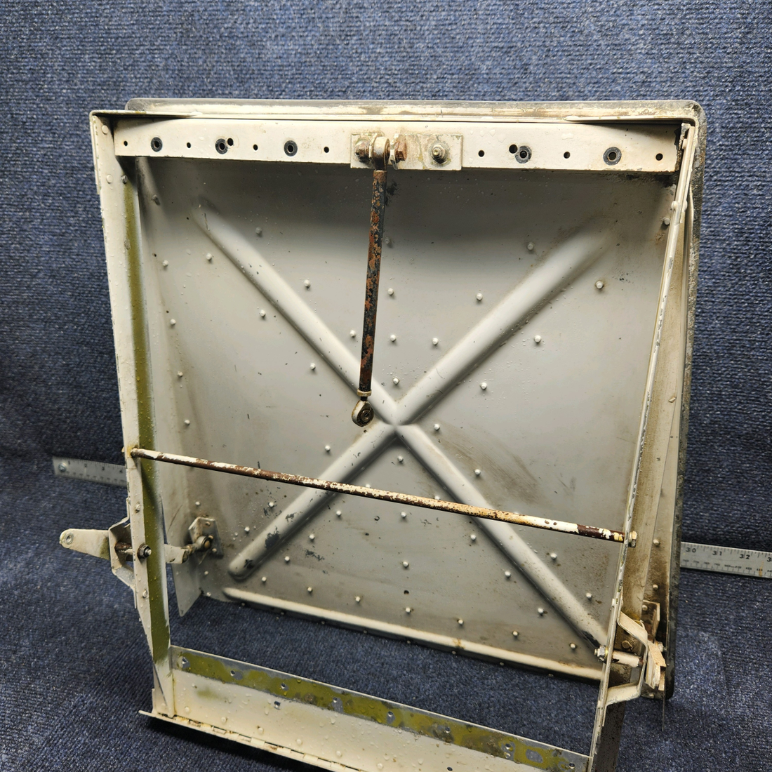 Used aircraft parts for sale, 99271-000 Piper PA32RT-300 AC LOUVER DOOR ASSEMBLY