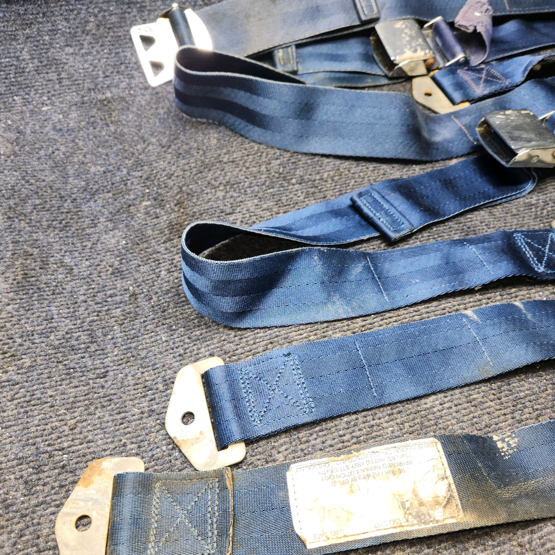 Used aircraft parts for sale, SEAT BELT-SET PIPER PA28-140 PA28-140 Seat Belt Set Pilot-Copilot And Rear Passenger
