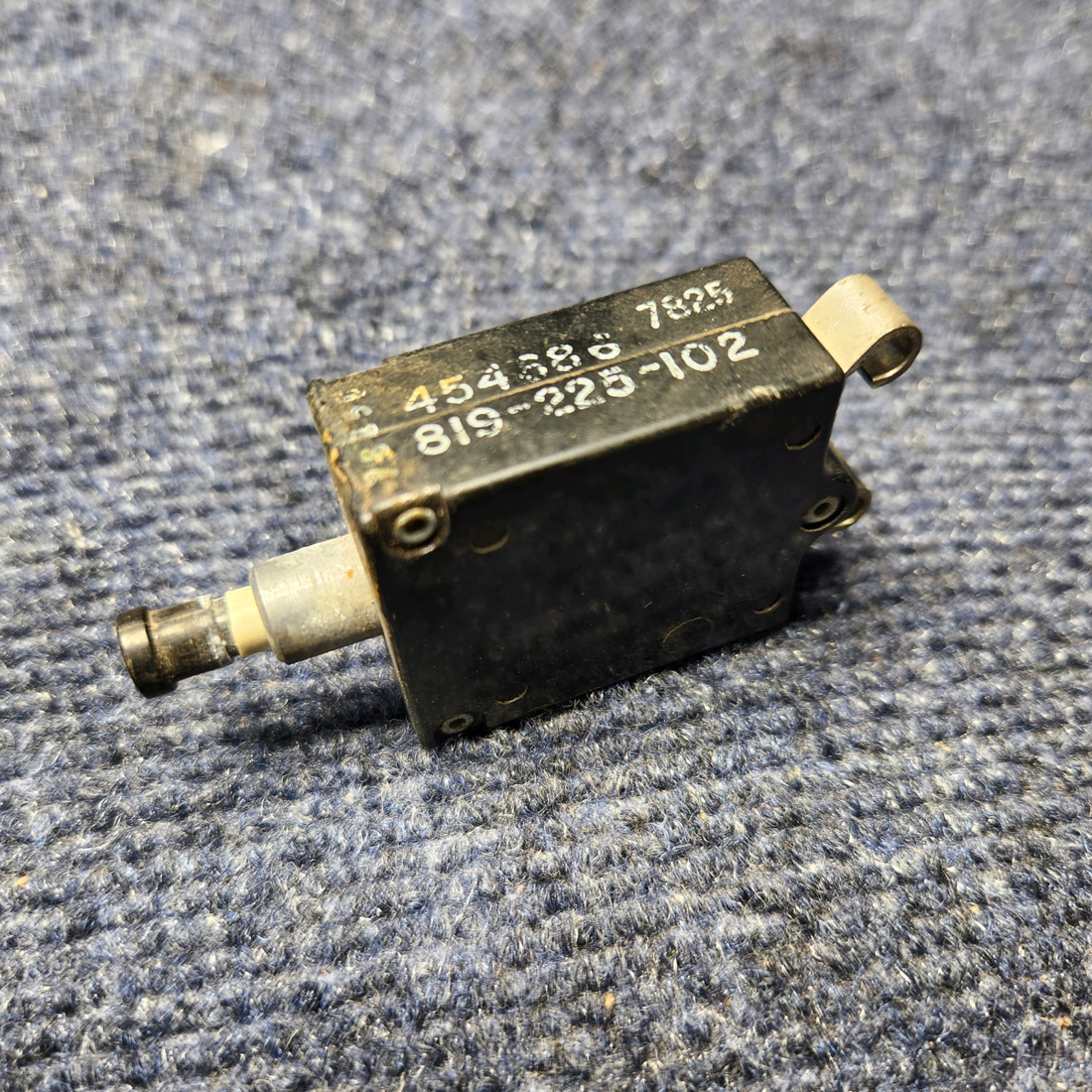 Used aircraft parts for sale, 823-225-102 Wood Piper PA-31T AMF BREAKER 25 AMP " PRICE PER EACH"