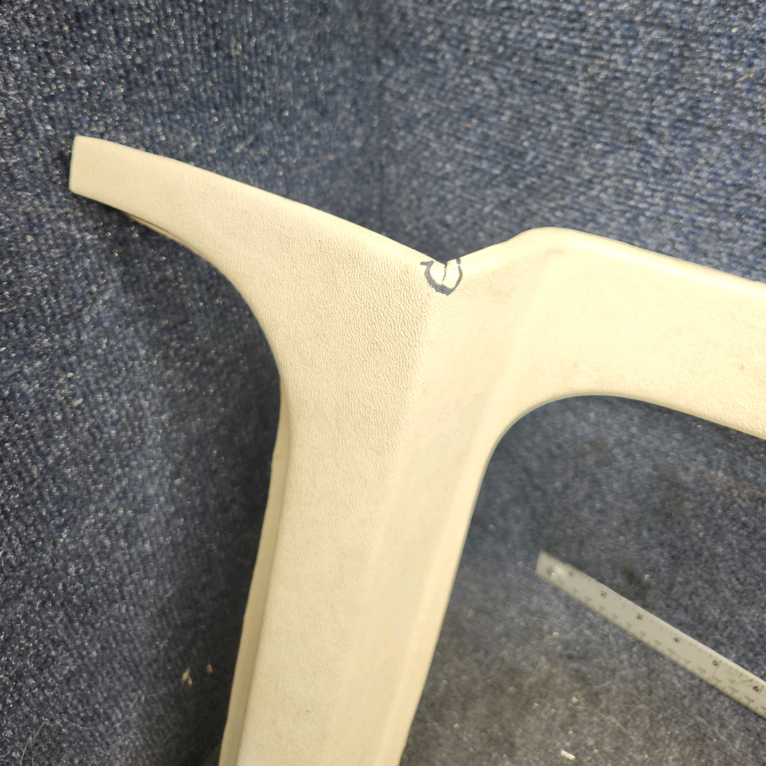 Used aircraft parts for sale, 0515027-4 cessna 172N Window Moulding - RH