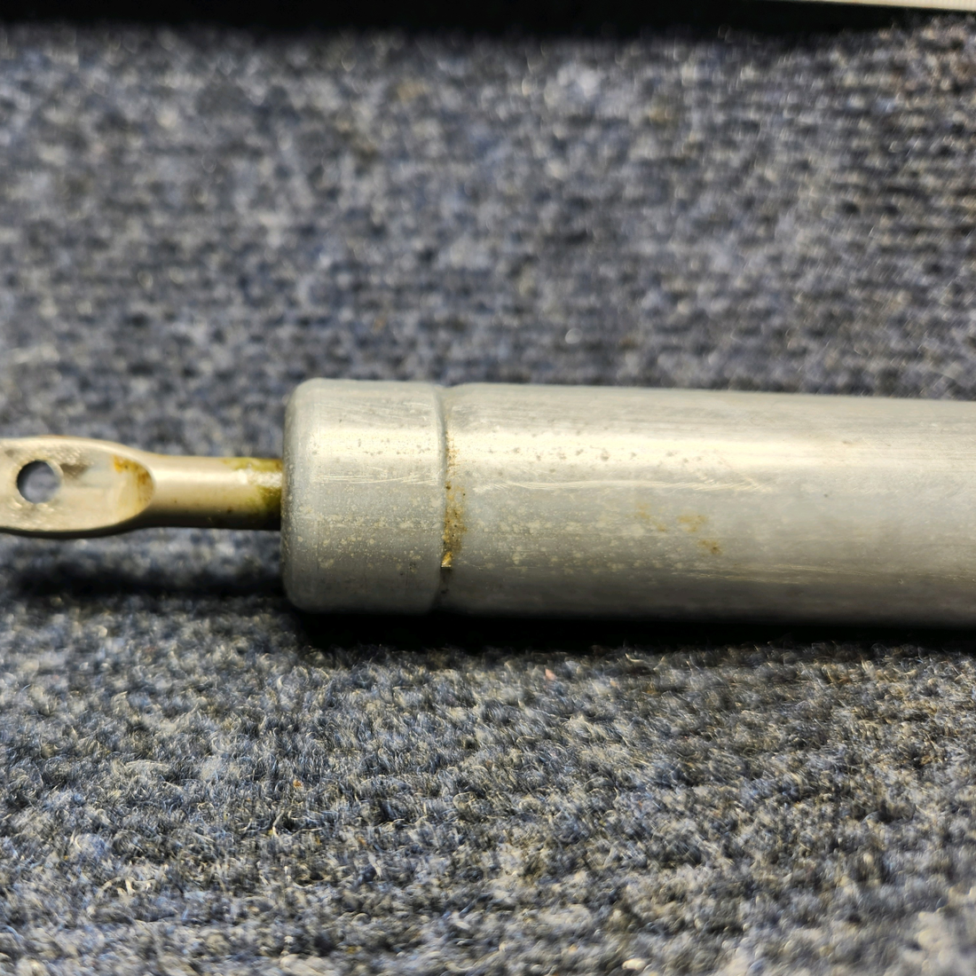 Used aircraft parts for sale, 10650 CESSNA 172K FLAP ACTUATOR CYLINDER ASSEMBLY