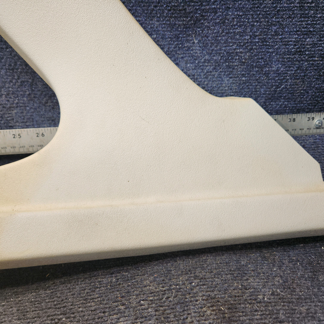 Used aircraft parts for sale, 0515027-4 cessna 172N Window Moulding - RH