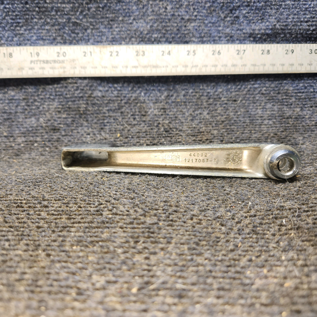 Used aircraft parts for sale, 1217053-4 cessna 172N Cabin Door Handle