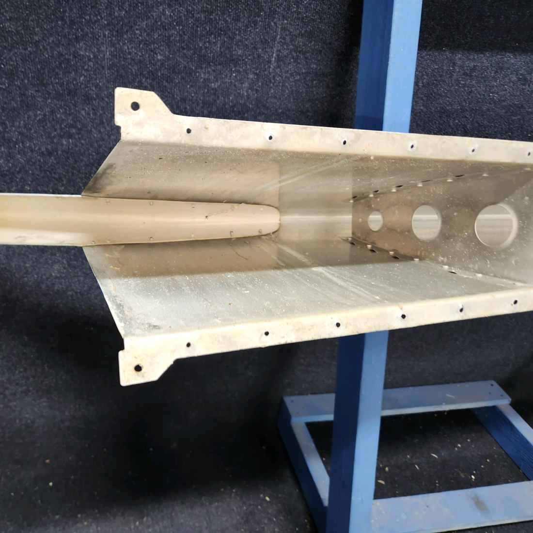 Used aircraft parts for sale, 0531019-8 cessna 172N Dorsal Fin Assembly