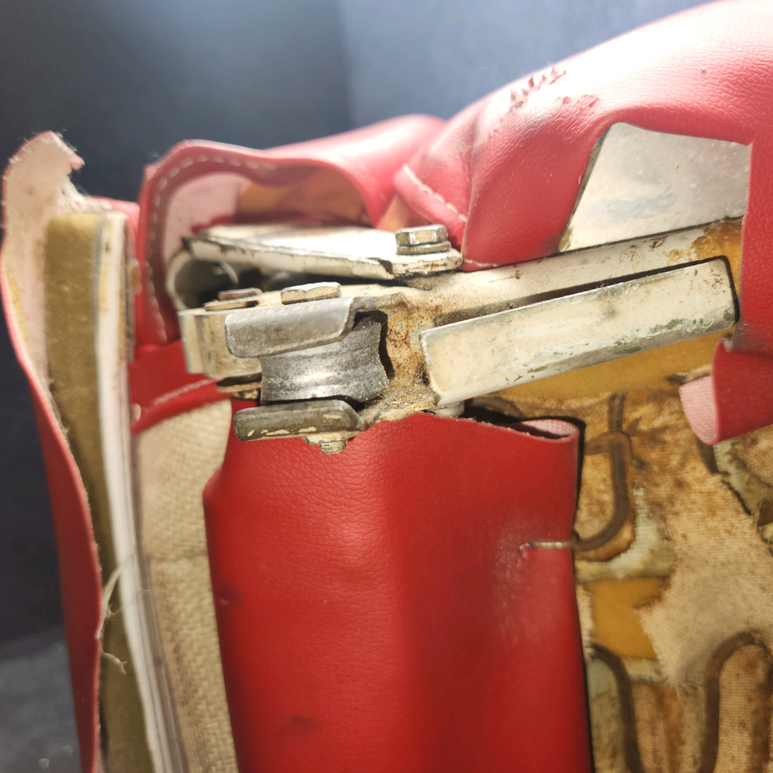Used aircraft parts for sale, 0400118-66 cessna 150G Seat – RH (Co-Pilot)