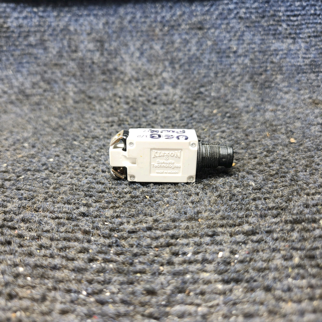 Used aircraft parts for sale, 7277-2-7.5 klixon 7274-2 PIPER PA-24-250 Circuit Breaker 7.5 AMP - Price for Each