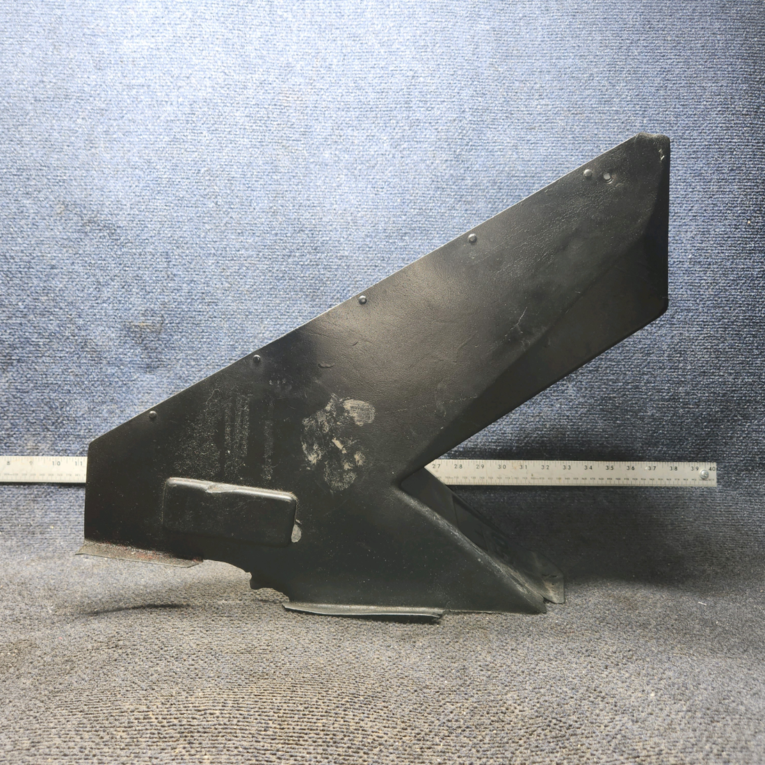 Used aircraft parts for sale, 0411004-1 cessna 150G Center Console Cover