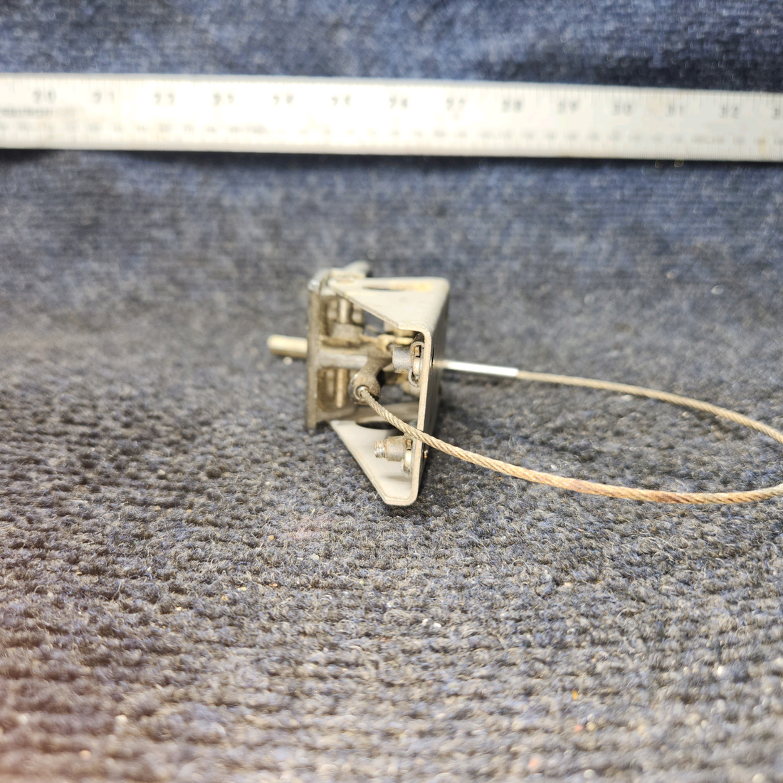 Used aircraft parts for sale, H2532-15 Beechcraft C23 SUNDOWNER Interior Door Latch Assembly