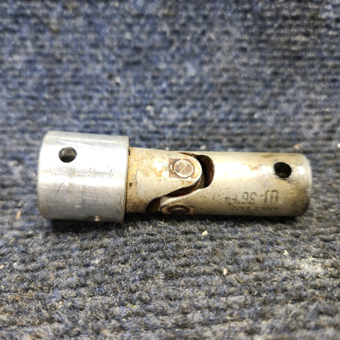 Used aircraft parts for sale, 62834-002 Piper PA28-161 Universal Joint for Control Column