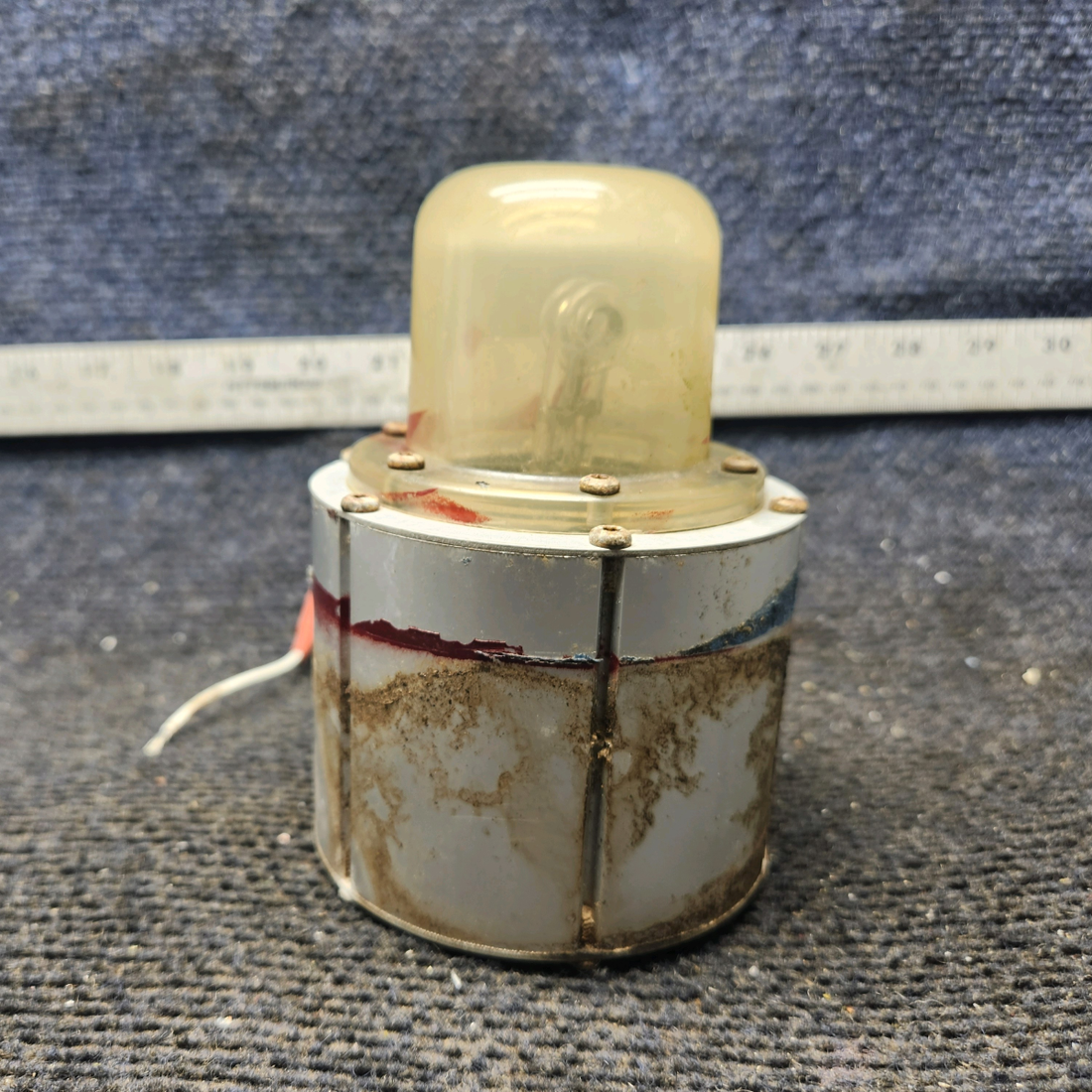 Used aircraft parts for sale, FS-4400 Universal Corp Piper PA-28-140 Strobe Light Assembly (Volts: 14, 3A)