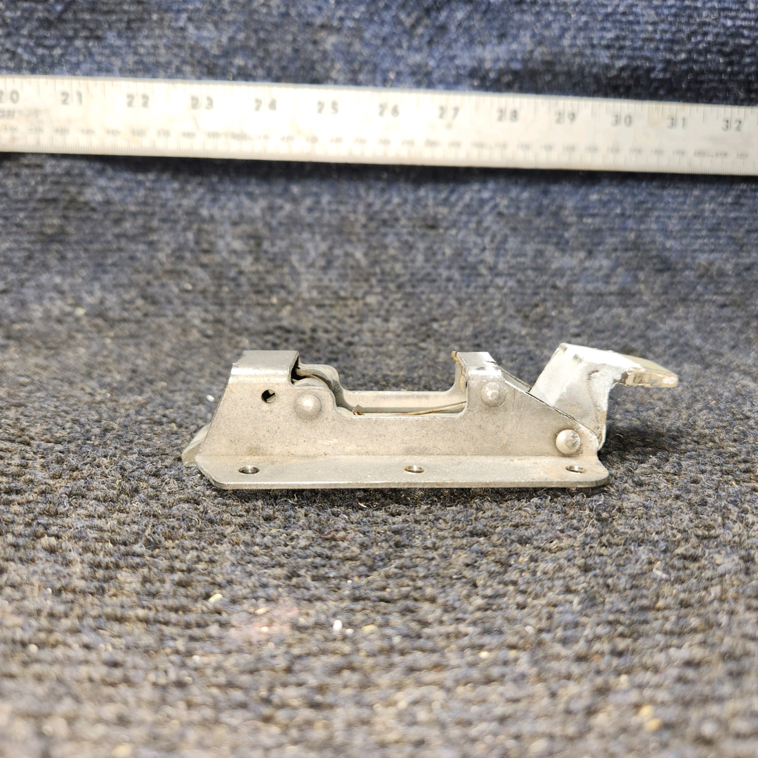 Used aircraft parts for sale, 472-077 Piper PA32RT-300 Baggage Door Trigger-Action Latch