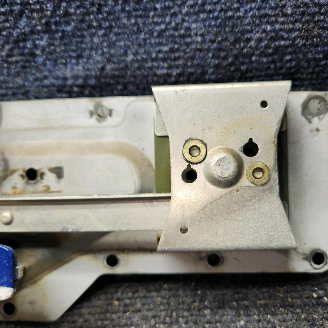 Used aircraft parts for sale, 0711061-5 Cessna 182G Cabin Door Latch Assembly RH