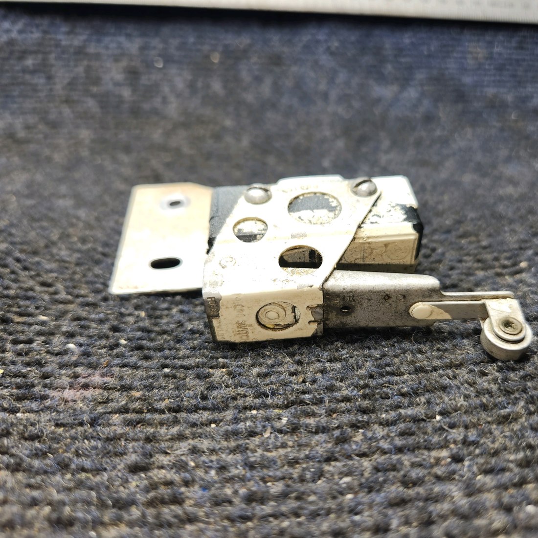 Used aircraft parts for sale, AN3169-1 BEECHCRAFT F35 Travel Limit Switch W/Arm