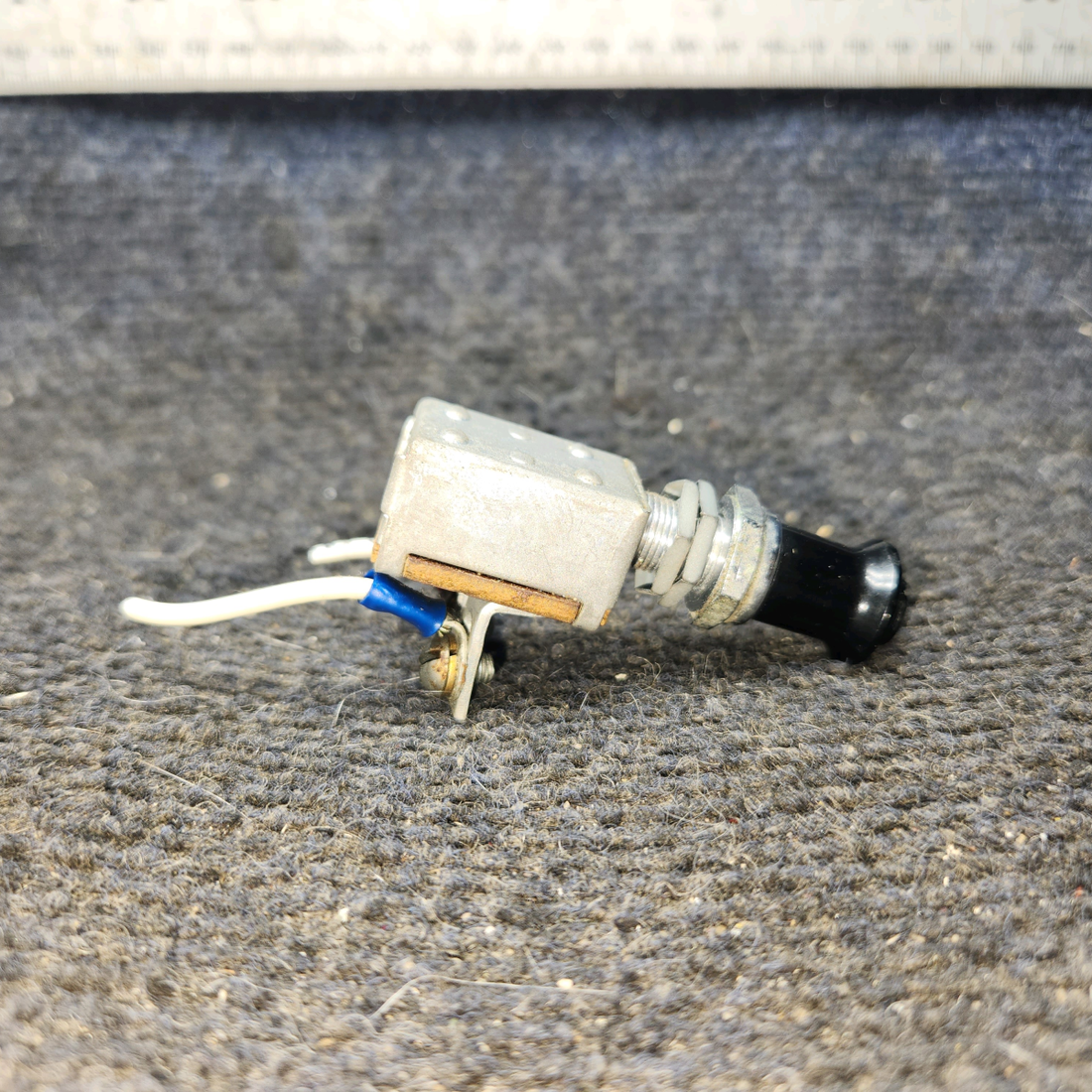 Used aircraft parts for sale, 0713026-4 cessna 172k Pitot Switch Knob Assembly