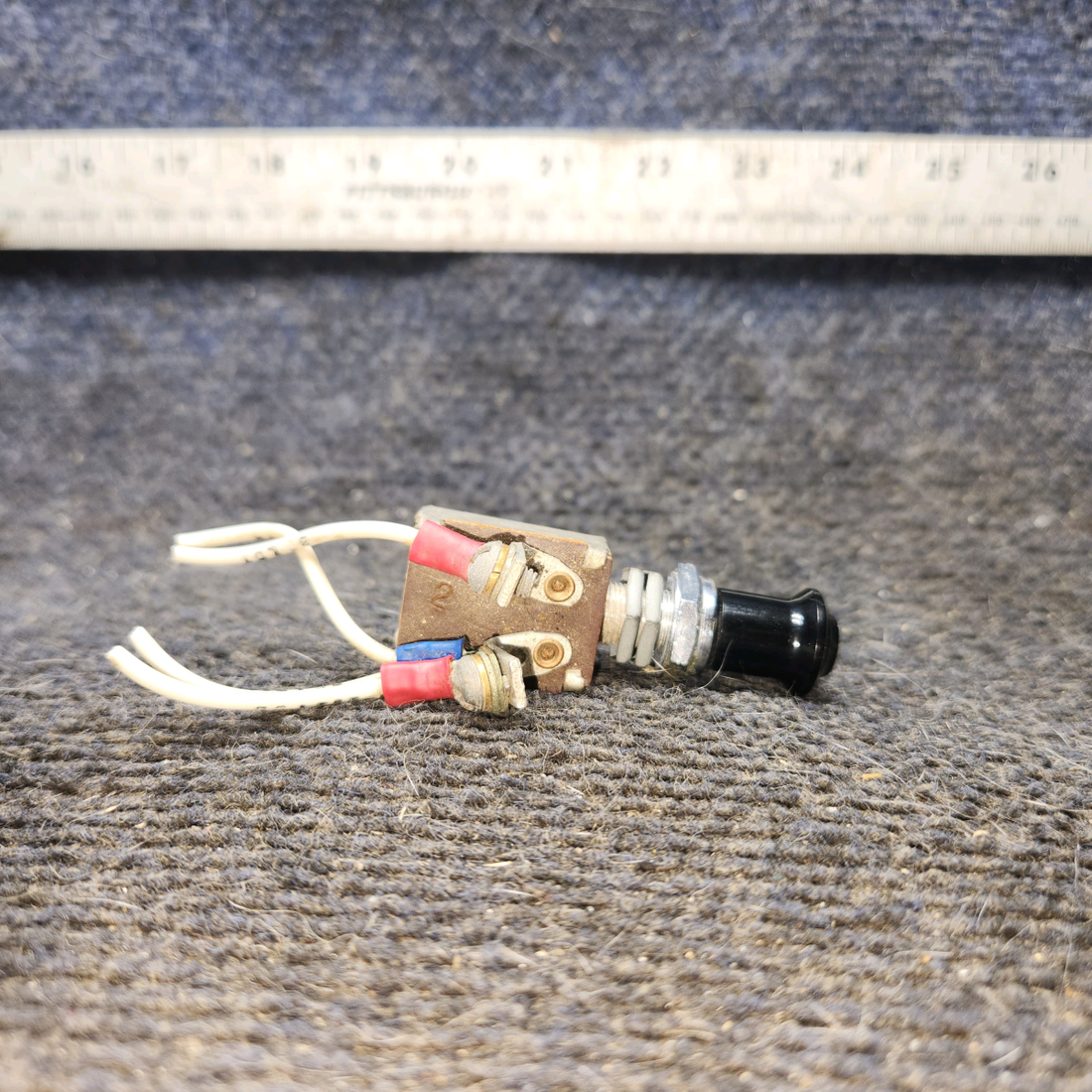 Used aircraft parts for sale, 0713026-4 cessna 172k Navigation Switch Knob Assembly