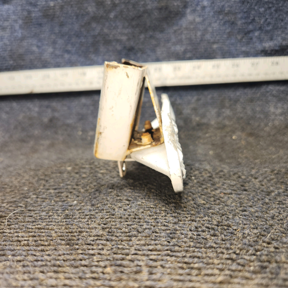Used aircraft parts for sale, 0541154-1 cessna 150G Main Landing Gear Step – RH with Bracket
