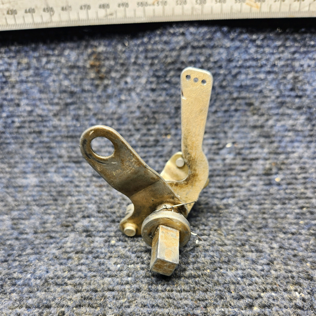 Used aircraft parts for sale, 35-400464-10 Beechcraft F33A CABIN DOOR HANDLE SHAFT ASSEMBLY