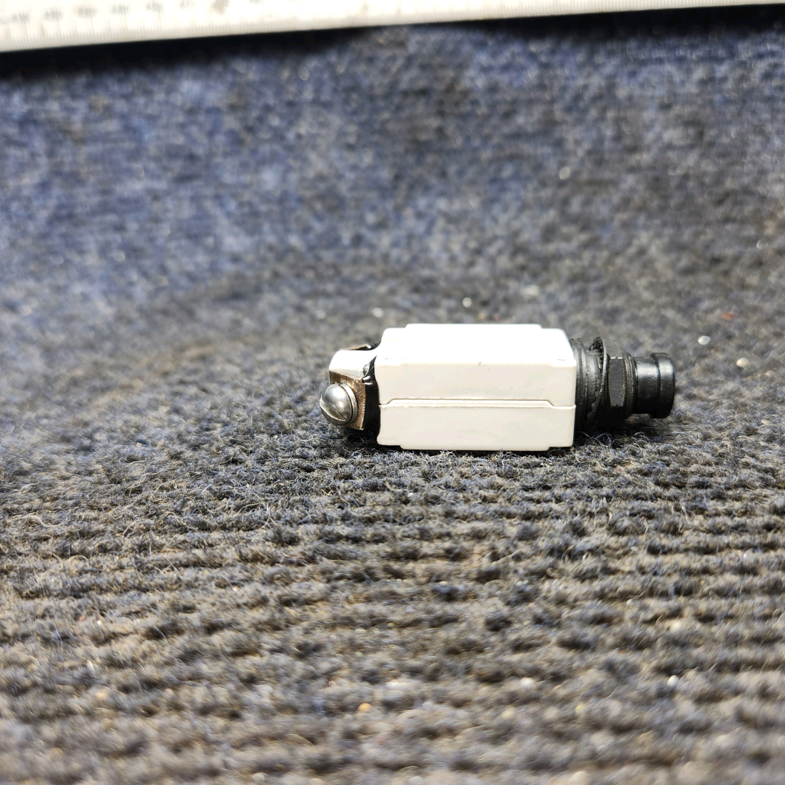 Used aircraft parts for sale, 7277-2-2 klixon 7274-2 PIPER PA-24-250 Circuit Breaker 2 AMP - Price per Each