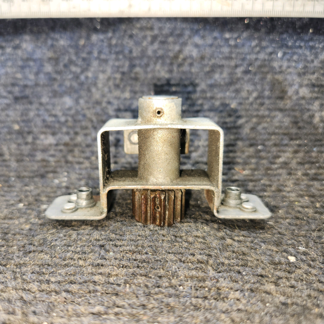 Used aircraft parts for sale, 0412066-1 cessna 150G Cabin Door Rotary Clutch Assembly
