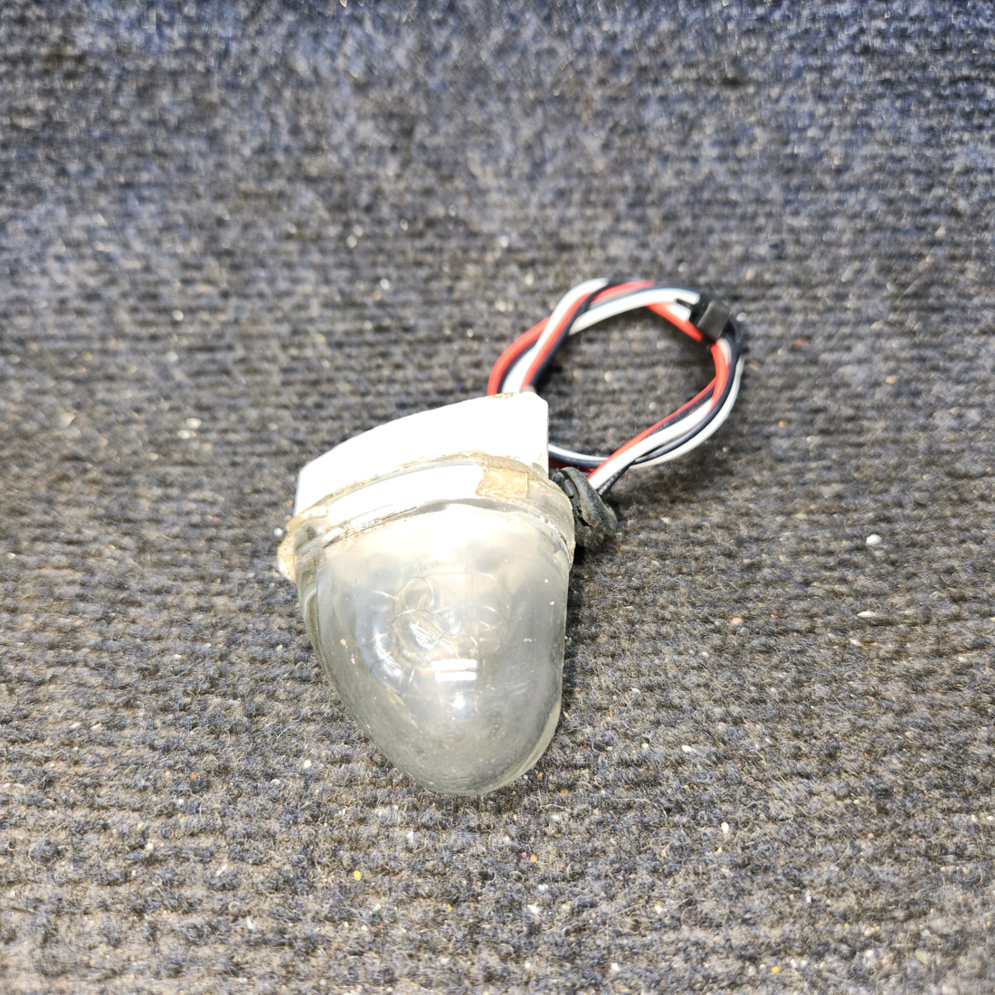 Used aircraft parts for sale, A427 WHELEN Beechcraft C23 SUNDOWNER Strobe Light Lens