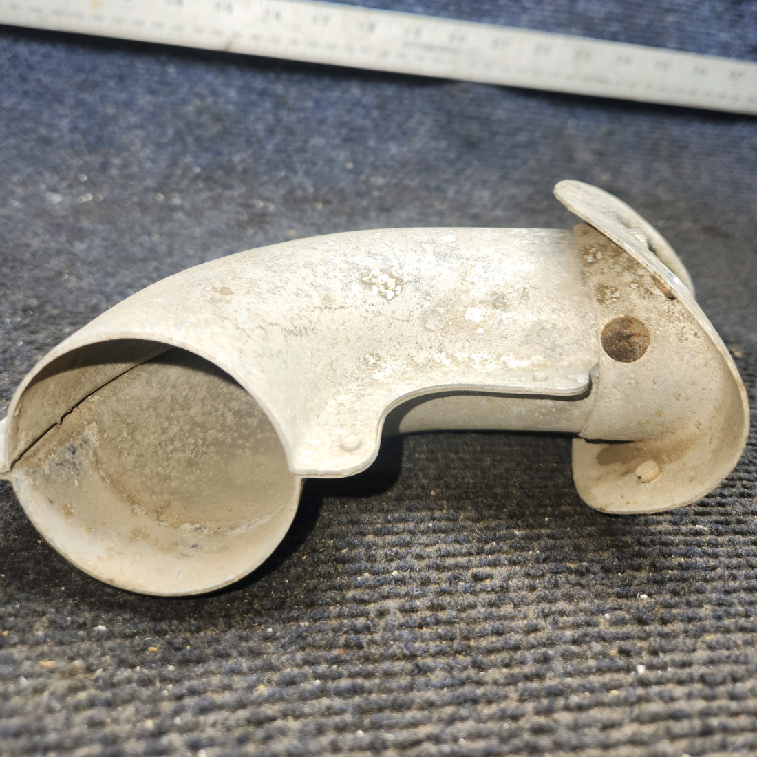 Used aircraft parts for sale, 0413233 cessna 150G Cabin Air Vent Elbow