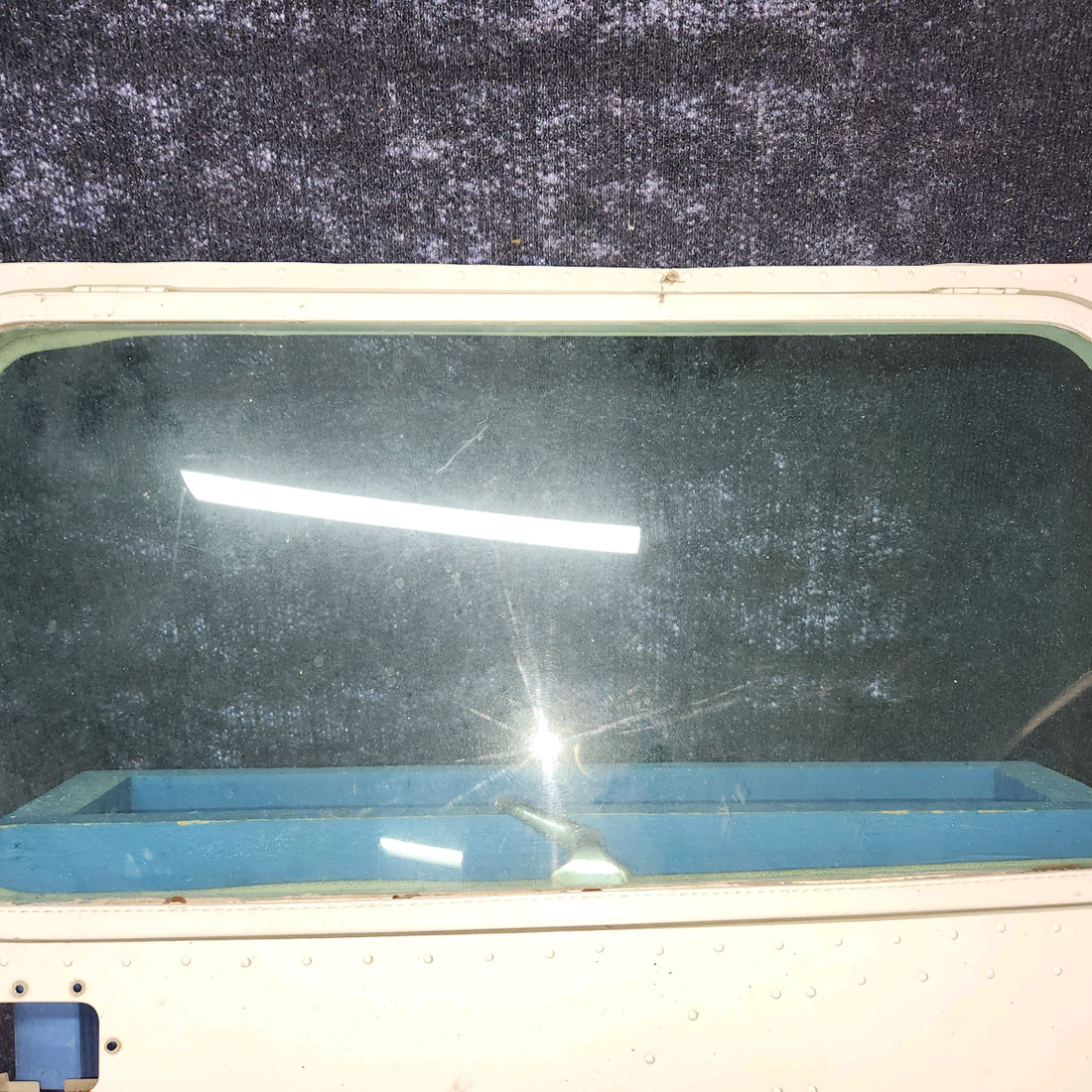 Used aircraft parts for sale, 0413033-2 cessna 150G Cabin Door – RH