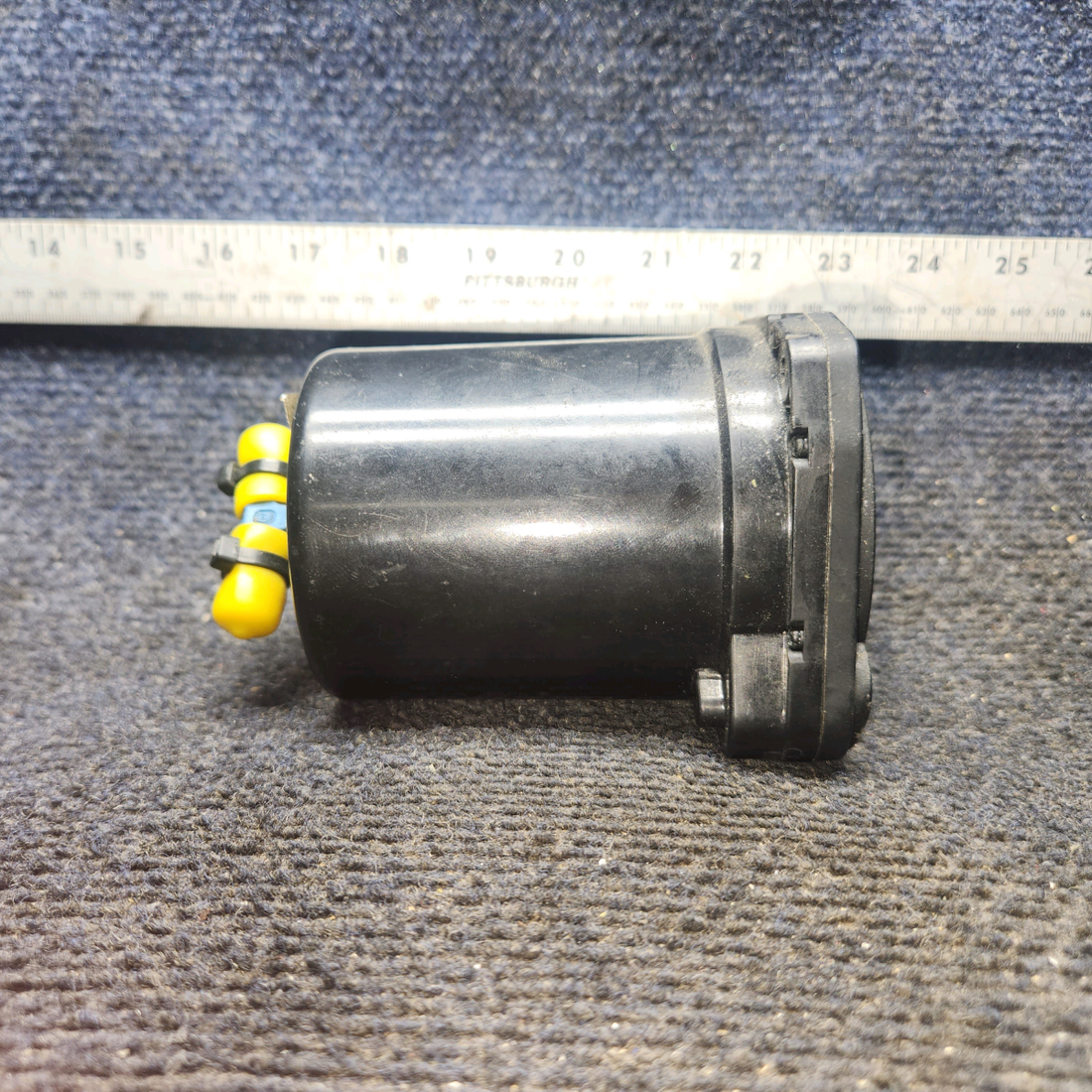 Used aircraft parts for sale, 7000 United Instruments Cessna 172 Vertical Speed Indicator