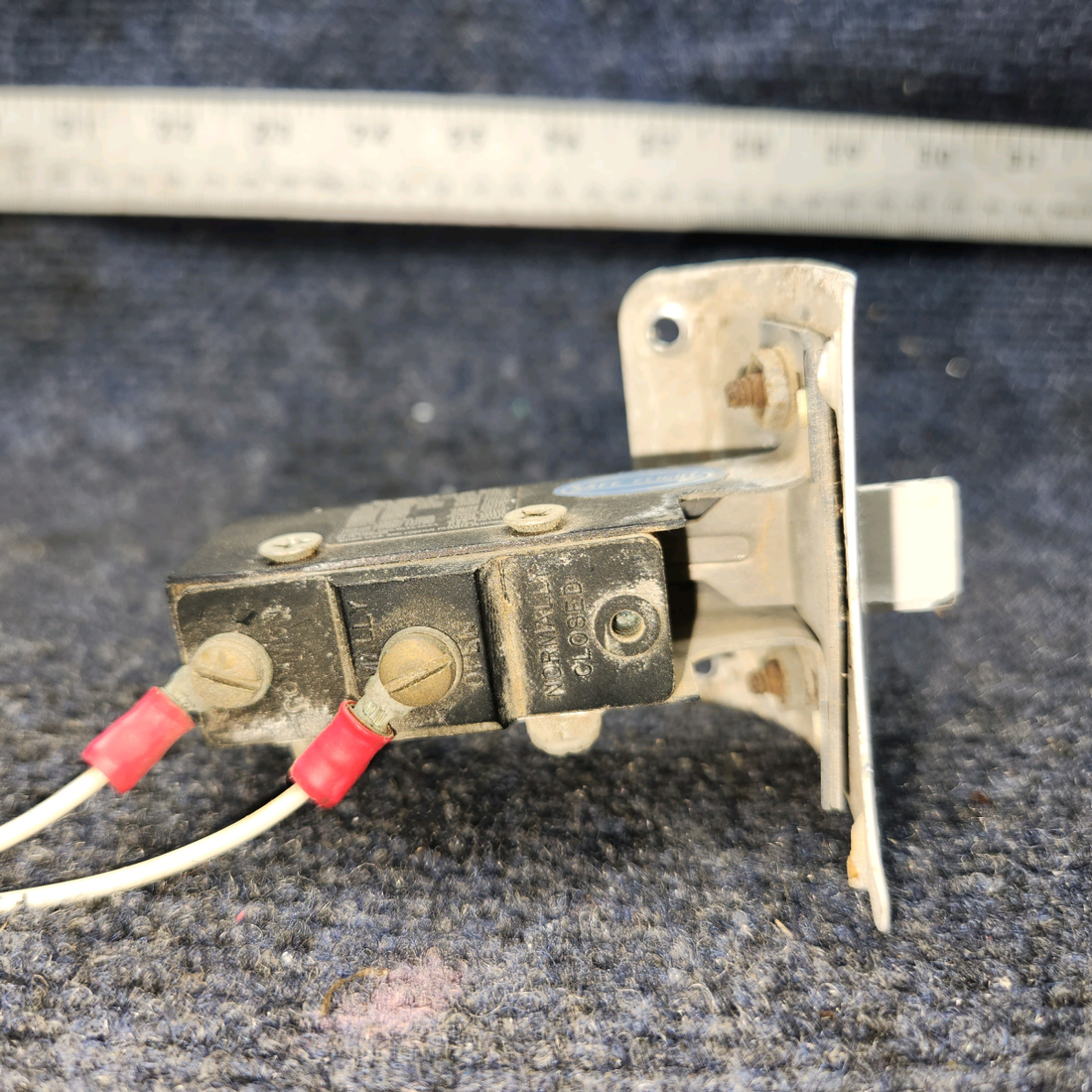 Used aircraft parts for sale, C-52207-4 Safe Flight Piper PA28-140 Safe Flight Lift Detector