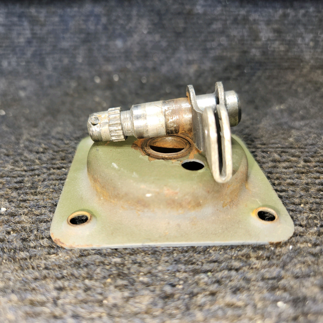 Used aircraft parts for sale, 0413195-3, 0511227-7 Cessna 172E Cabin Door Handle Plate Assembly with Shaft