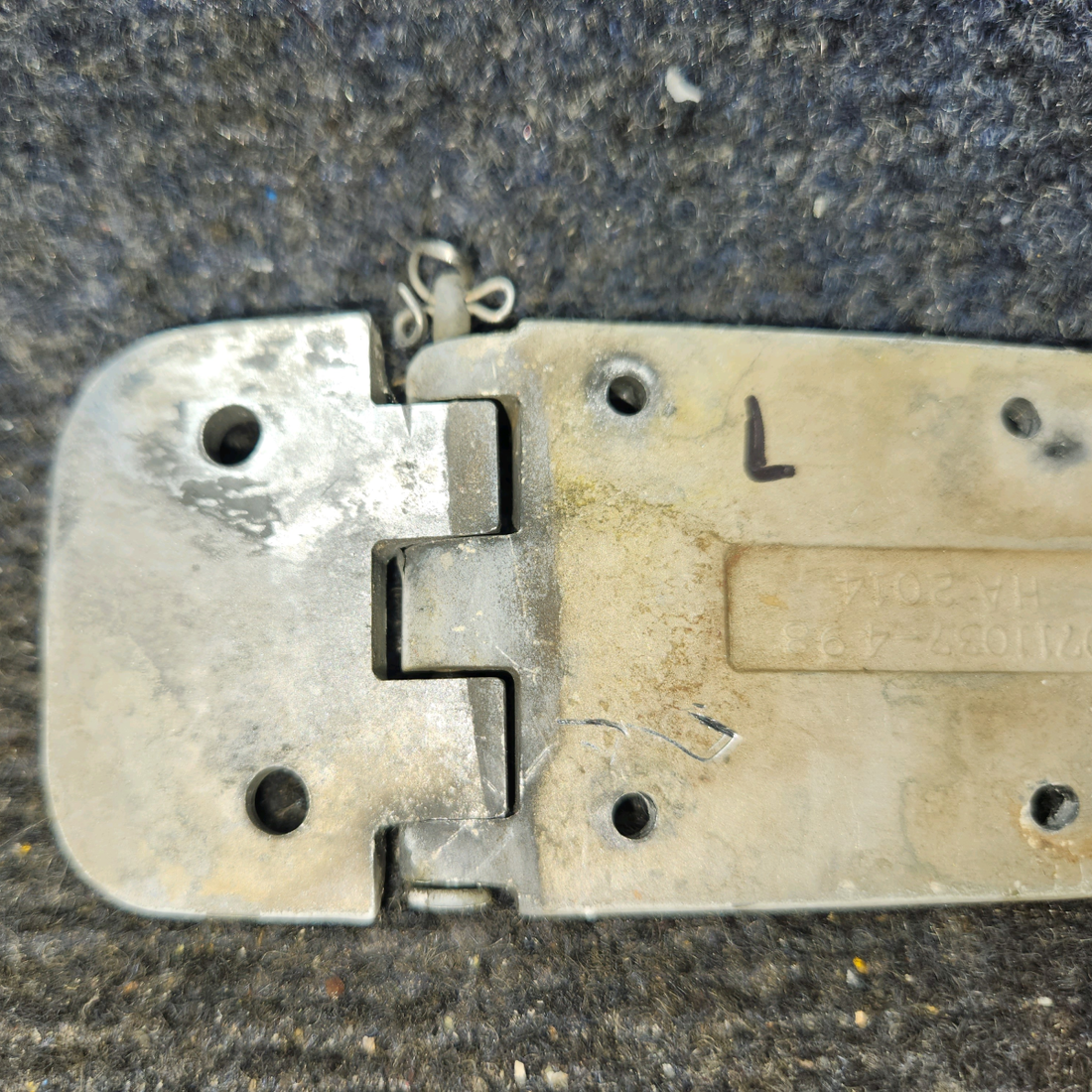 Used aircraft parts for sale, 0711037-19, 0711037-21 Cessna 182G Cabin Door Hinge Assembly Lower LH