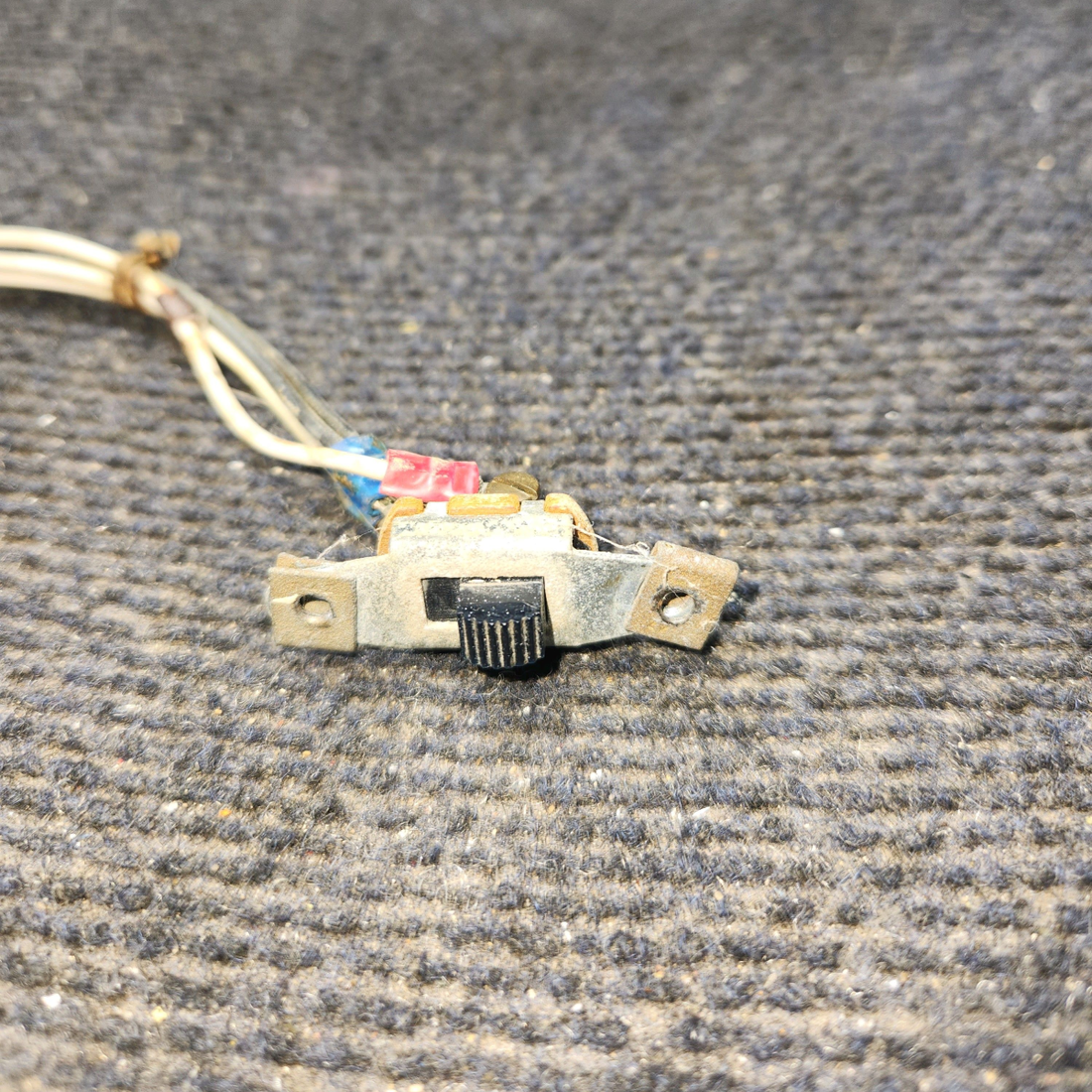 Used aircraft parts for sale, 0713029 Cessna 182G Map Light switch