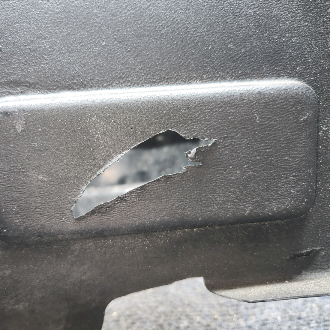 Used aircraft parts for sale, 0411004-1 cessna 150G Center Console Cover