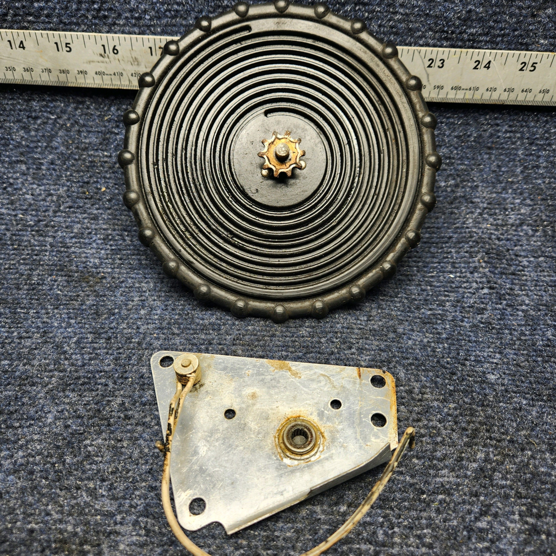 Used aircraft parts for sale, 0713656-1 CESSNA C172RG ELEVATOR TRIM TAB CONTROL WHEEL W/ RETAINER & INDICATOR