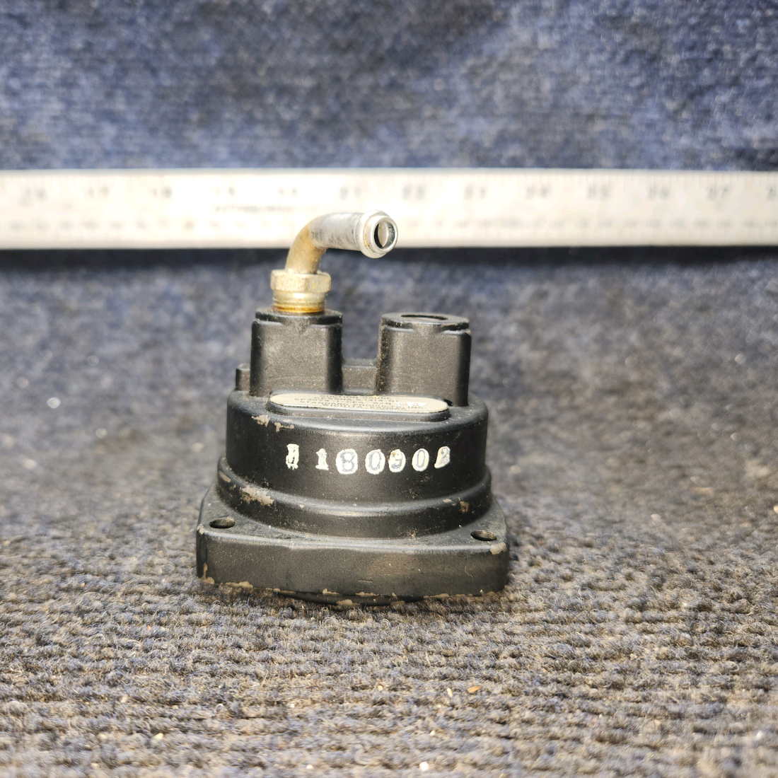 Used aircraft parts for sale, S1414-N1 Standard Precision Cessna 172E Suction Indicator