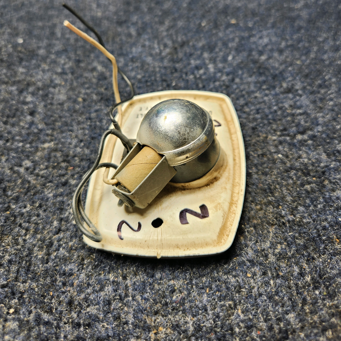 Used aircraft parts for sale, 572-524 Piper PA32RT-300 GRIMES READING LIGHT W/ SWITCH (14V) HAS CRACK