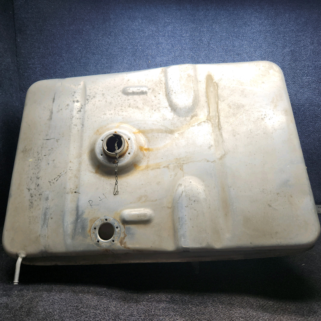 Used aircraft parts for sale, 0426508-10 cessna 150G Fuel Tank Assembly - RH