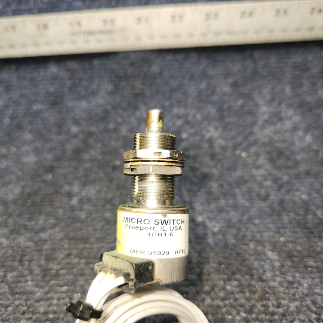 Used aircraft parts for sale, 1CH1-6 Beechcraft A24R Micro Switch Gear Limit Switch