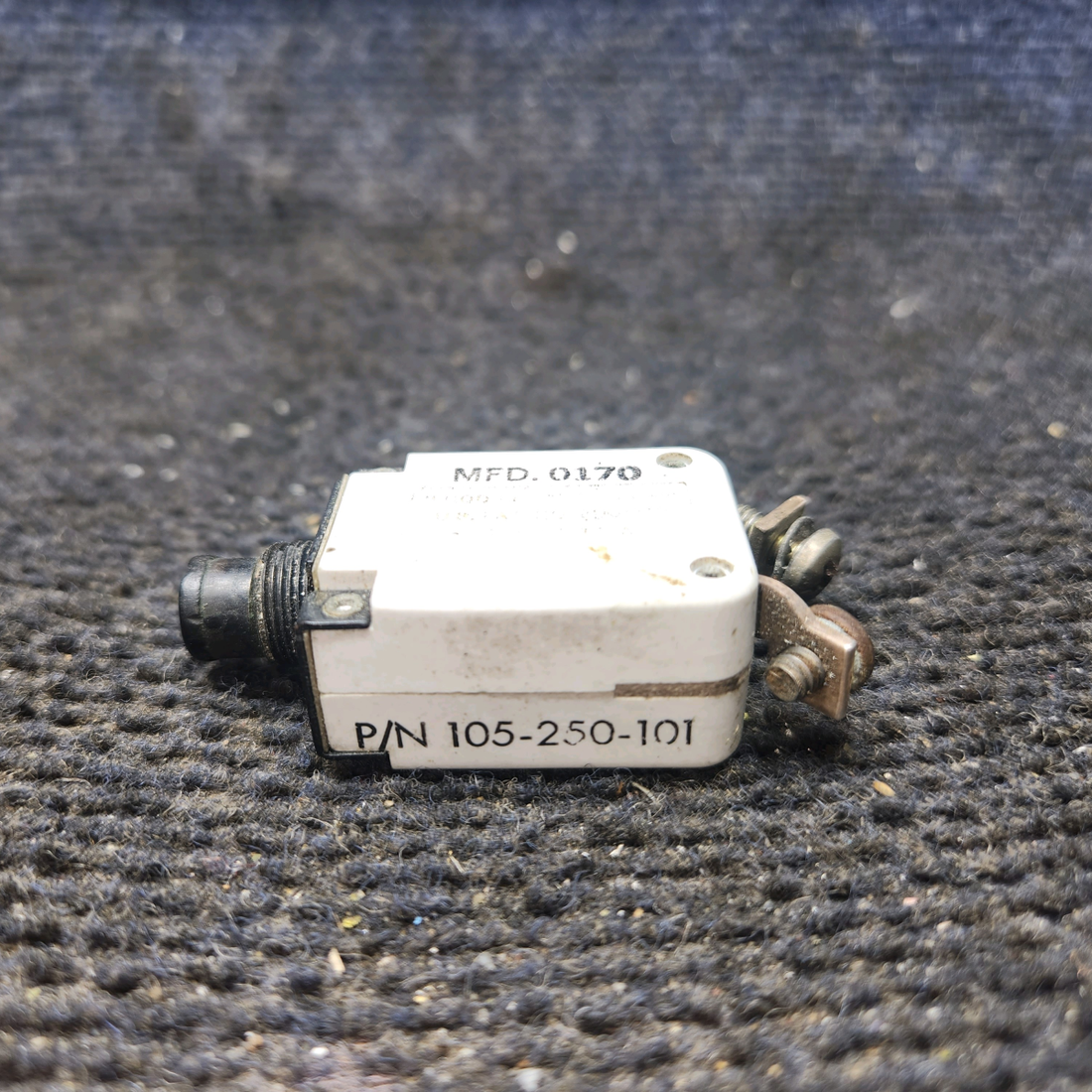 Used aircraft parts for sale, 105-250-101 Wood cessna 150G Push-Pull Circuit Braker - 50 Amps