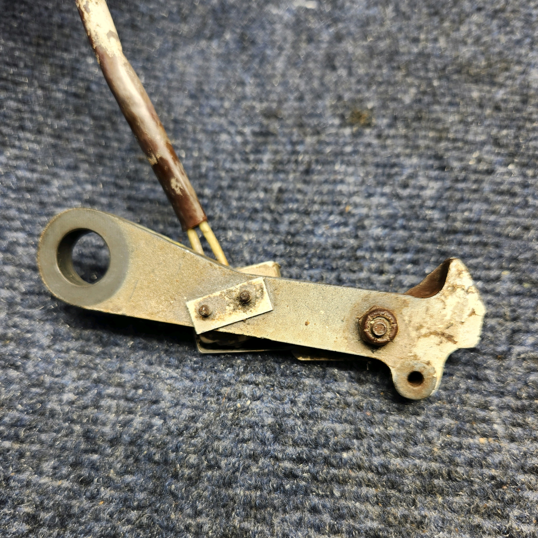 Used aircraft parts for sale, 2241106-3 & S2088-1 Cessna CESSNA C172RG DOWNLOCK HOOK ASSEMBLY W SWITCH
