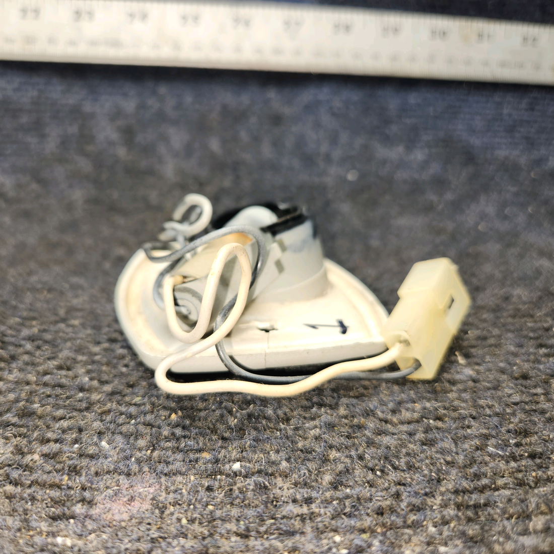 Used aircraft parts for sale, 572-524 Grimes Piper PA32RT-300 Reading Light W/Switch (14 V)